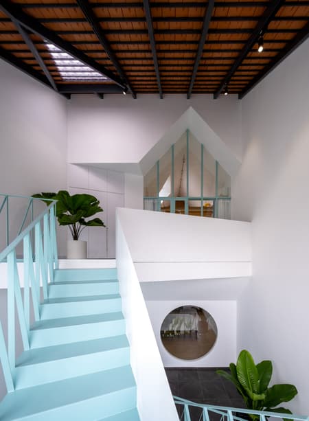 NHÀ QUANH SÂN House